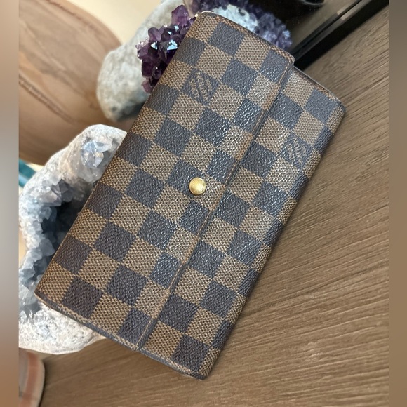 Louis Vuitton Damier Canvas Wallet - Picture 1 of 16